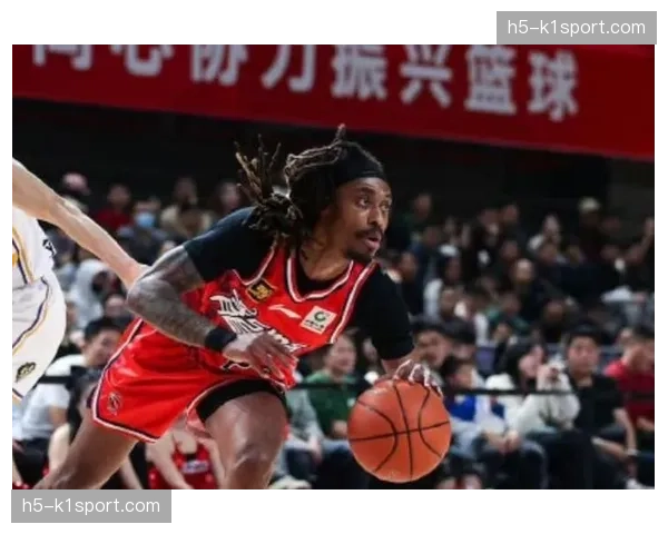 广州龙狮启用全场紧逼,成功在末节迫使对手出现5次关键失误