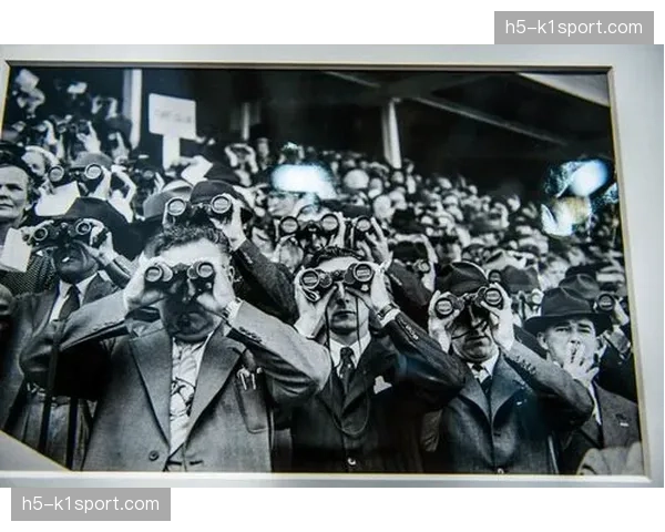 法国电影《巴黎，巴黎》上映，讲述上世纪80年代巴黎FC的故事