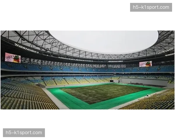 成都凤凰山专业足球场启动扩建，计划增加五千个座位