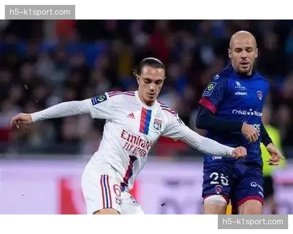 昂热0-0战平里昂，双方互交白卷